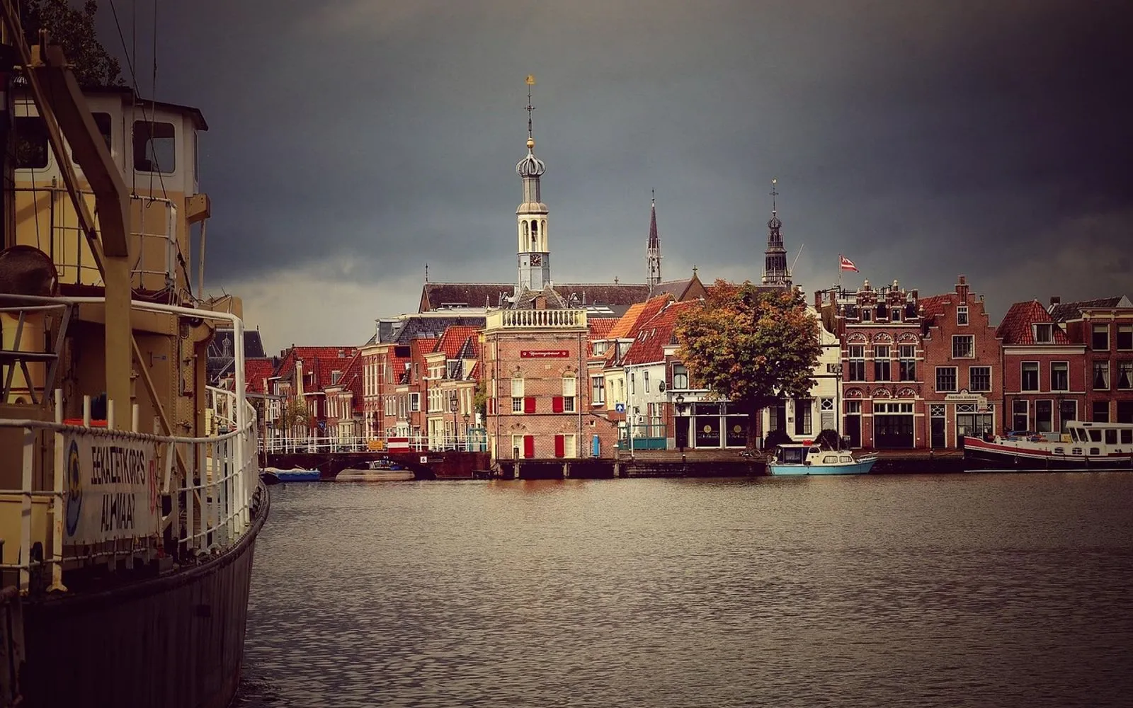 city, alkmaar, historic center, building, channel, holland, netherlands, north holland, thunderclouds