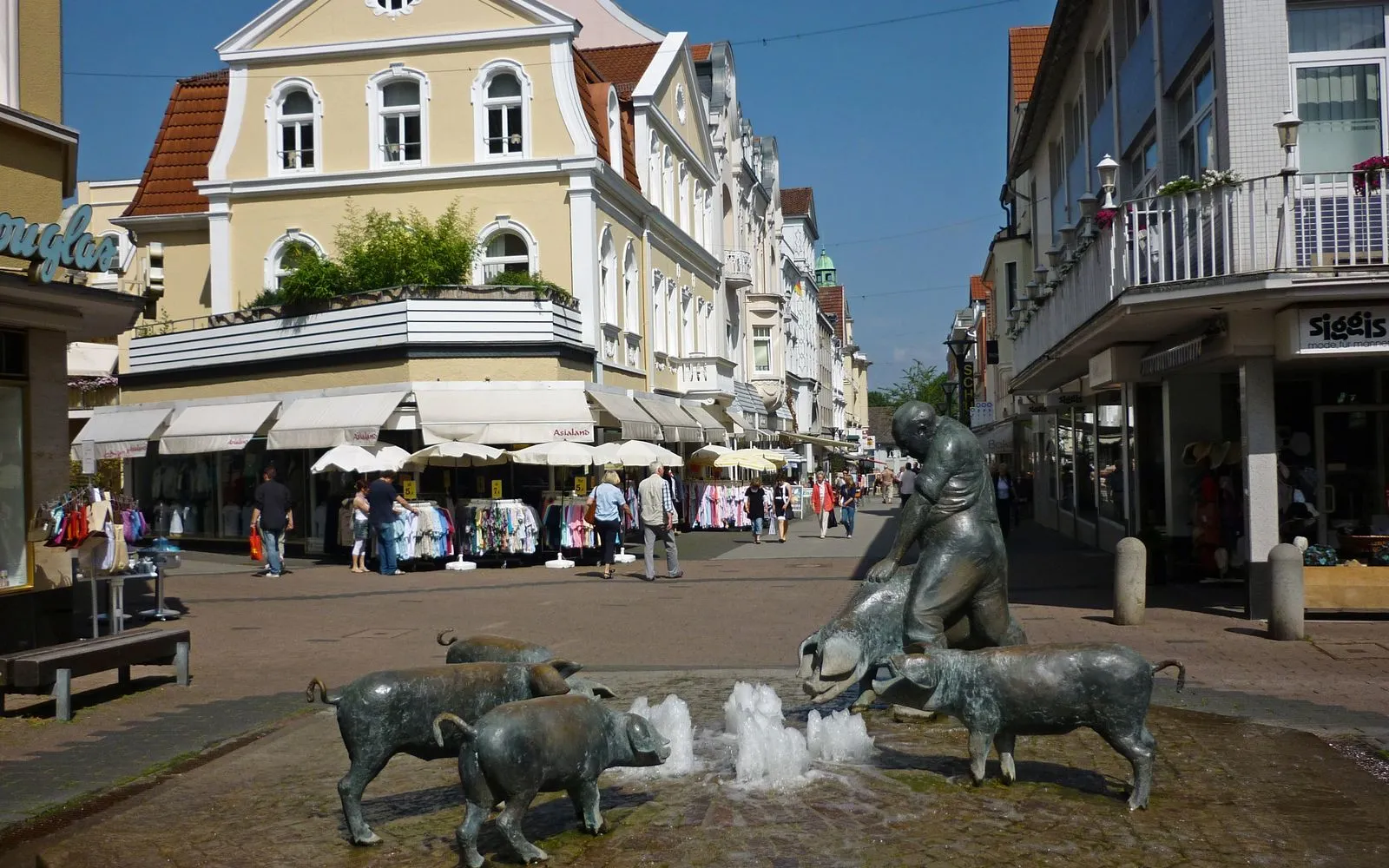 File:Bad Oeynhausen Sültemeierbrunnen 2011.jpg