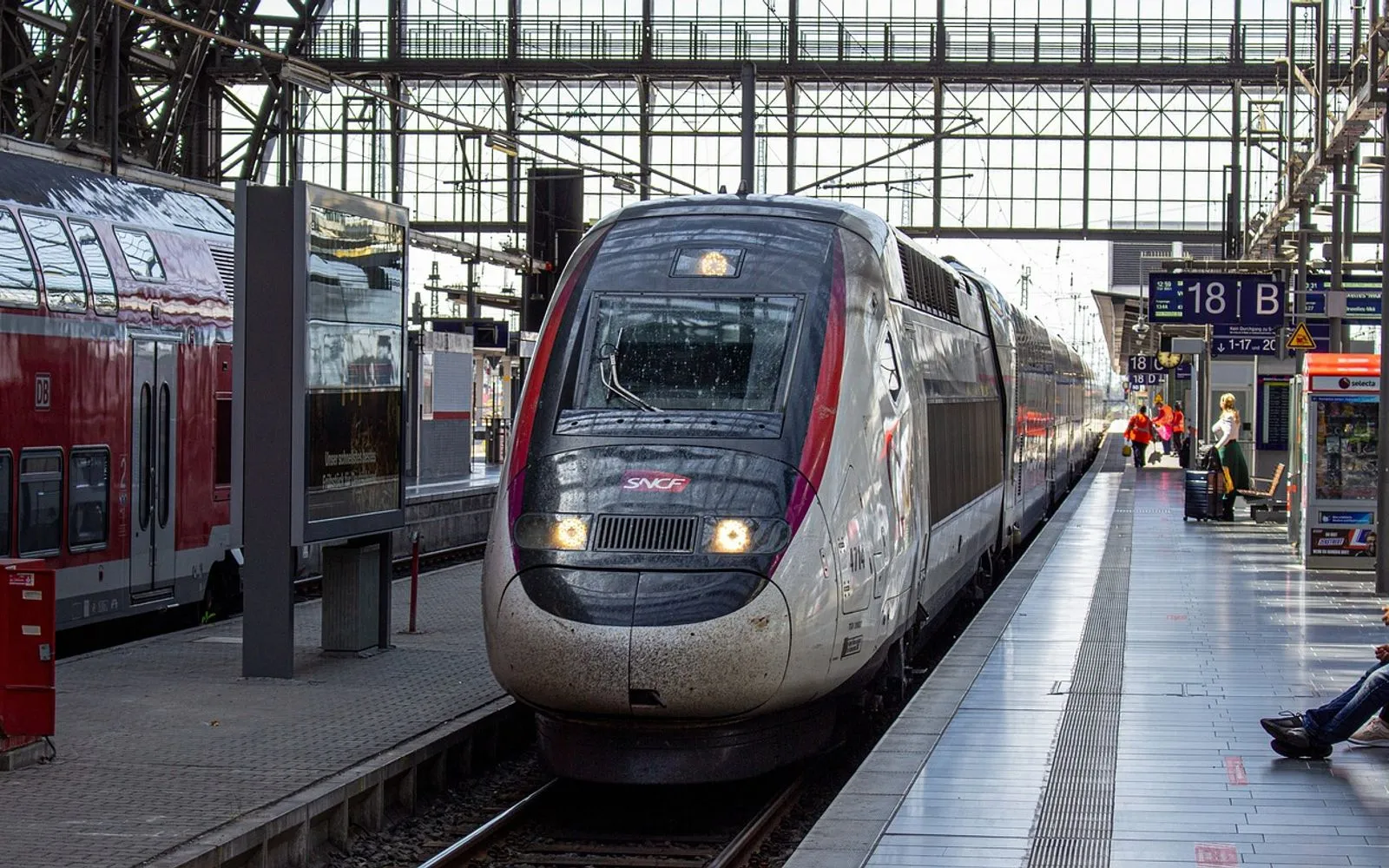 train, station, dirt, frankfurt, travel, germany, trainstation, railway, railroad, tgv, urban, city, hauptbahnhof, reise, zug, wagon, gleise, trainstationfrankfurt, intercityexpress, schienenverkehr, bahnsteig, verkehr, transport, schnelligkeit, reisen, trainstation, trainstation, tgv, tgv, tgv, tgv, tgv, zug