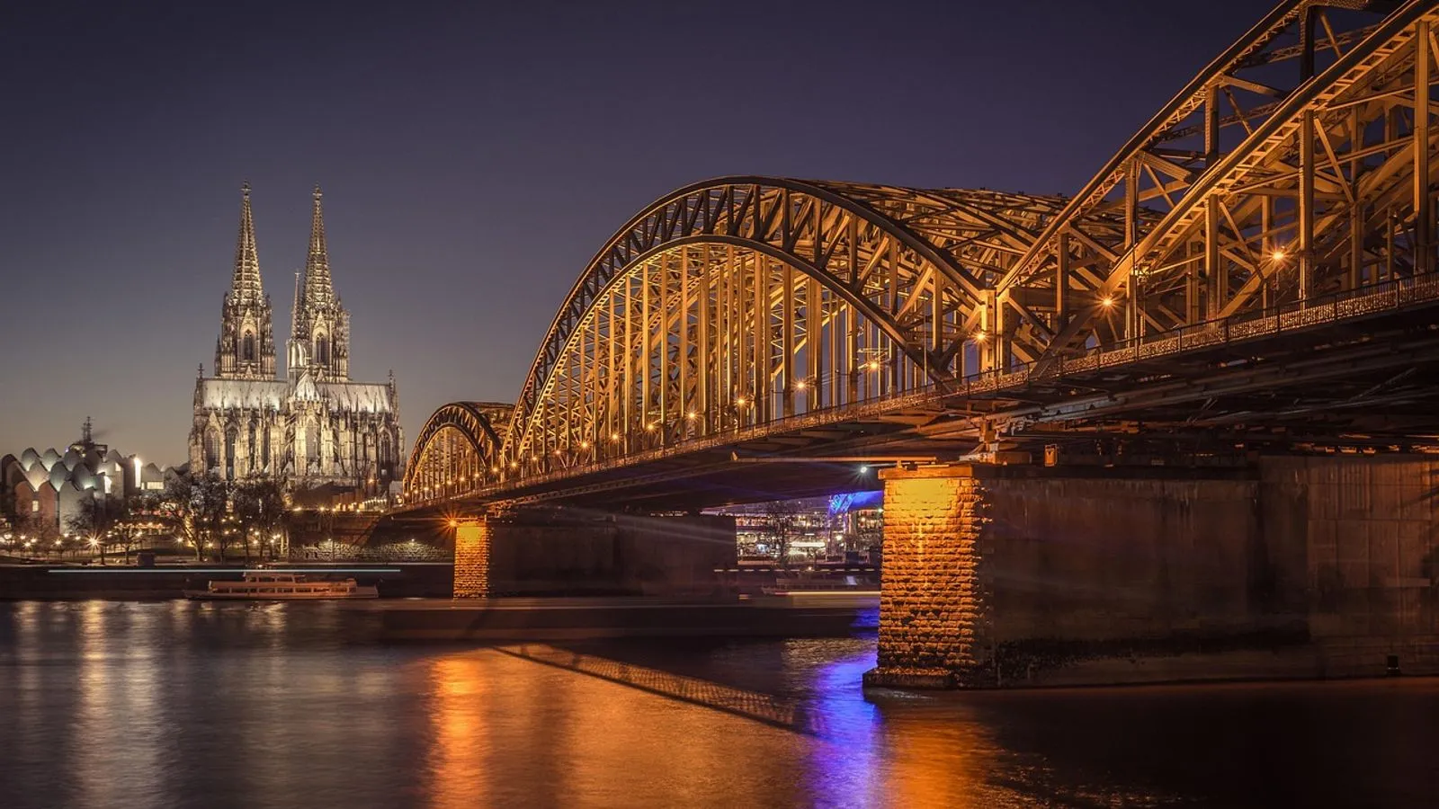 Köln – Flughafen Frankfurt: ICE-Rennstrecke oder Tür-zu-Tür?