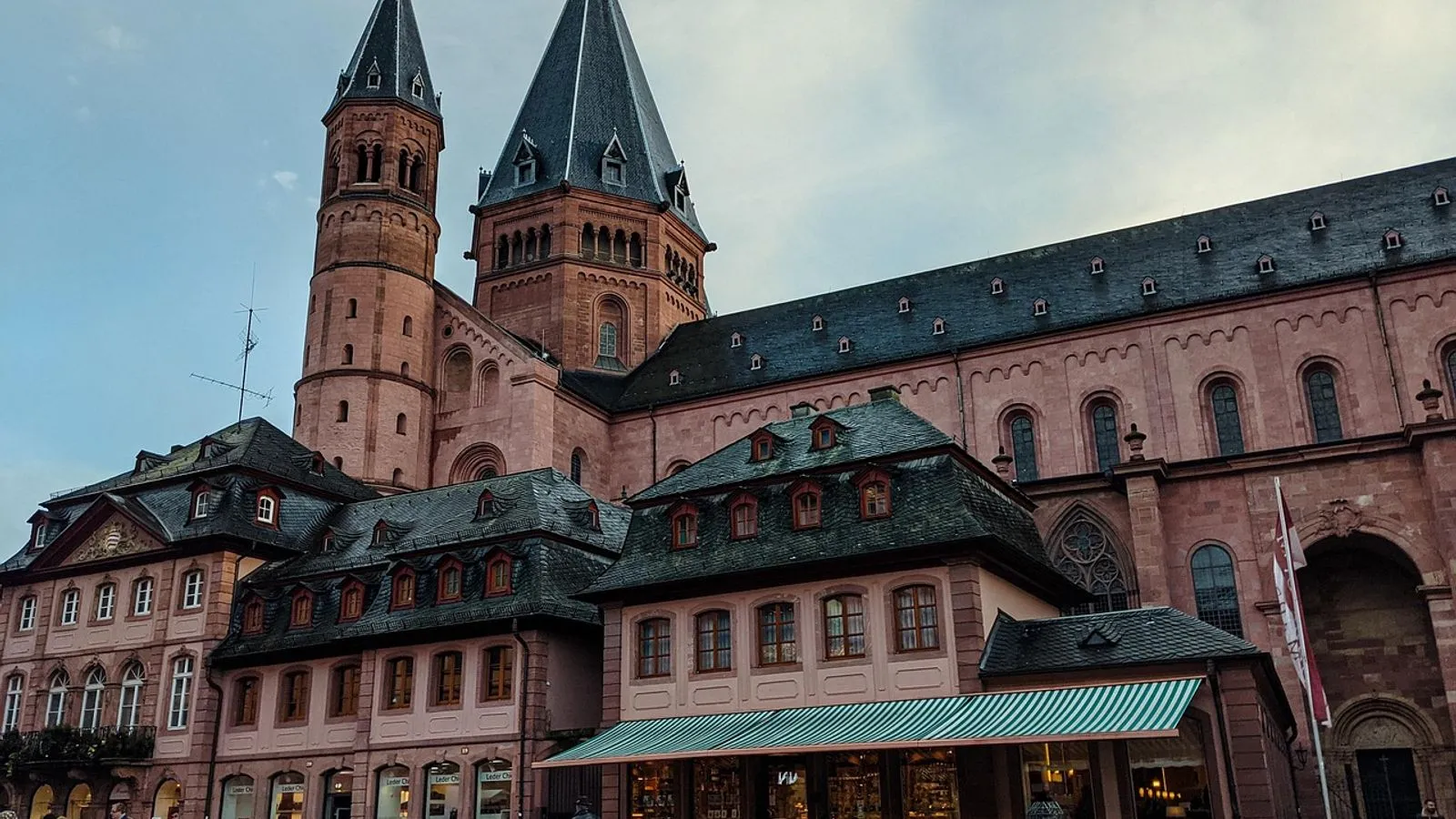 Von Mainz zum Flughafen Frankfurt: 30 Kilometer, viele Wege