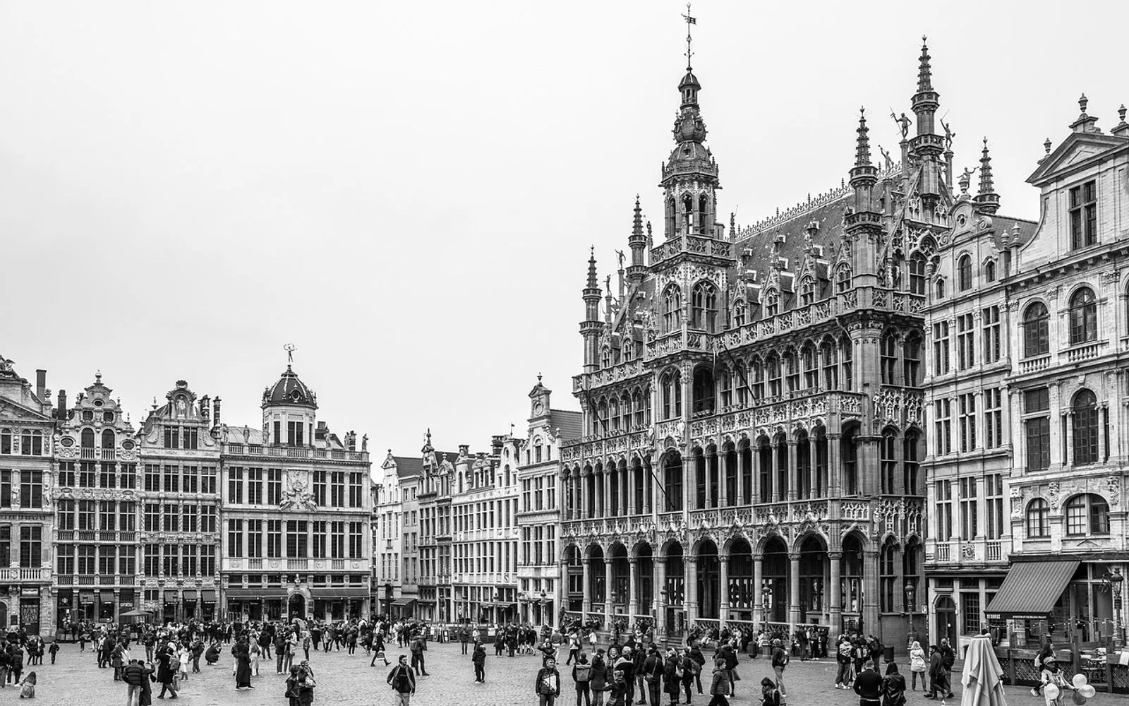 great place, large market, facade, brussels, belgium, city, europe, capital city, capital of europe, eu, european union, historic centre, urban, downtown, belgian, maison du roi, hatchery, black and white, bruxelles, historic center, town hall tower