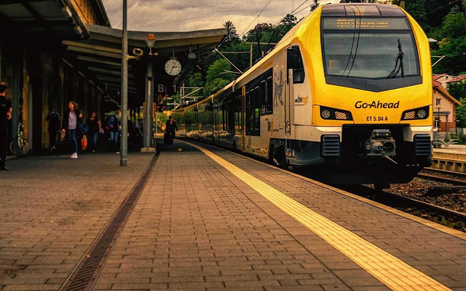 train station, train, transportation, transport, railway station, railroad, rail track, railway track, railway, rail, platform, abellio, schwäbisch gmünd, germany