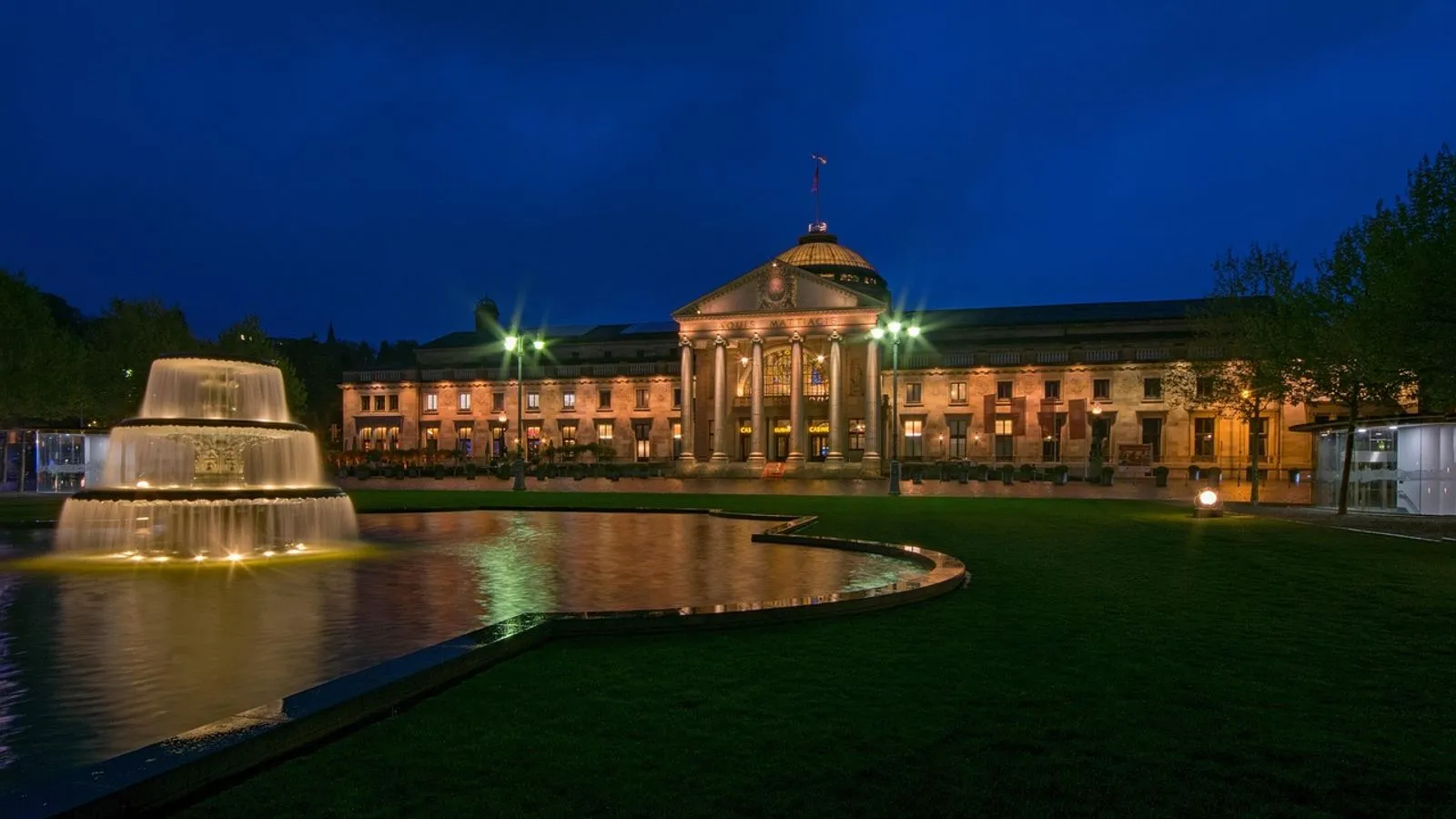 Wiesbaden – Flughafen Frankfurt: Anreise ohne Umsteigen